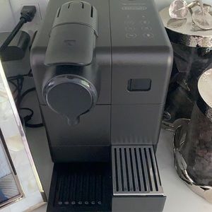 Nespresso Delonghi Machine with pods included